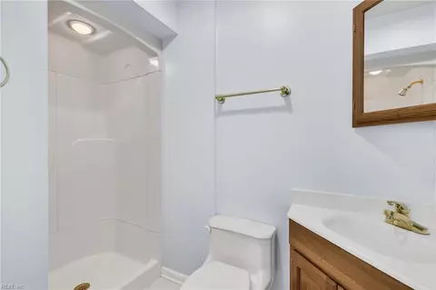 Bath - 59 Buffalo Dr, Hampton, VA 23664 photo 2 of 2