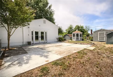 Exterior - 59 Buffalo Dr, Hampton, VA 23664 photo 2 of 9