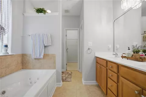 Entry Way - 1717 Briarfield Rd, Hampton, VA 23669 photo 5 of 6