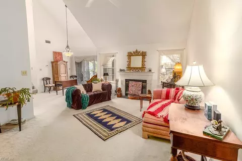 393 River Forest Rd, Virginia Beach, VA 23454