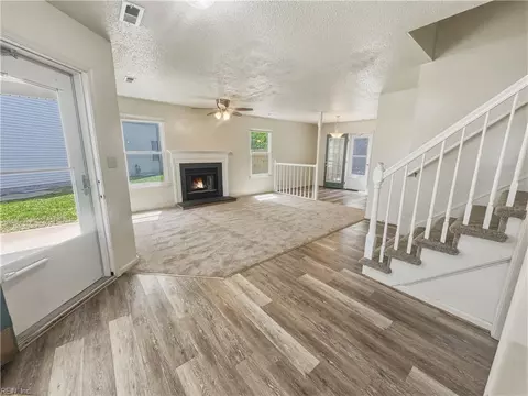 Living - 2 Northcutt Dr, Hampton, VA 23664 photo 2 of 5