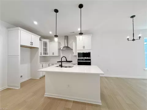 1537 Waltham Ln, Newport News, VA 23608