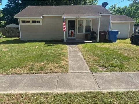 2425 Lofurno Rd, Chesapeake, VA 23323