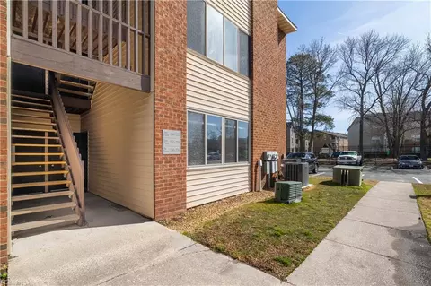 224 Pacific Dr #8, Hampton, VA 23666