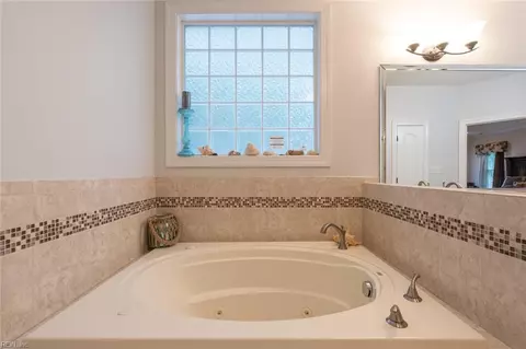 Bath - 732 Washington Dr, Chesapeake, VA 23322 photo 3 of 4