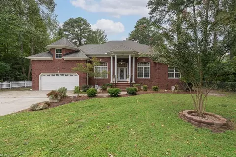 732 Washington Dr, Chesapeake, VA 23322