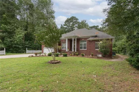 732 Washington Dr, Chesapeake, VA 23322