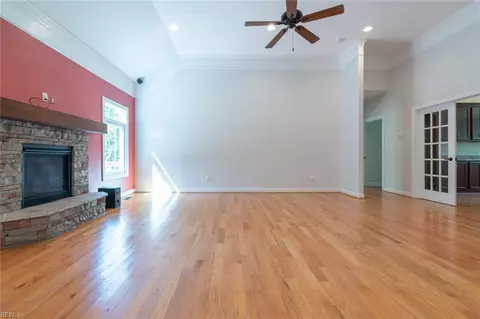 Living - 732 Washington Dr, Chesapeake, VA 23322 photo 1 of 6