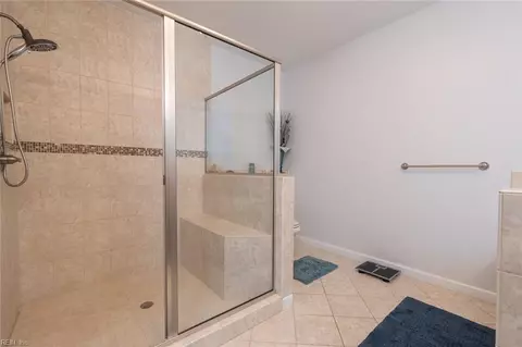 Bath - 732 Washington Dr, Chesapeake, VA 23322 photo 2 of 4