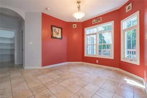 Entry Way - 732 Washington Dr, Chesapeake, VA 23322 photo 4 of 4