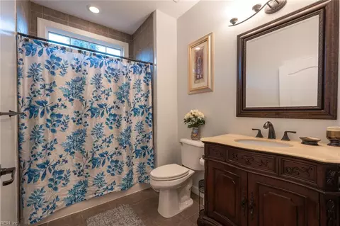 Bath - 732 Washington Dr, Chesapeake, VA 23322 photo 4 of 4