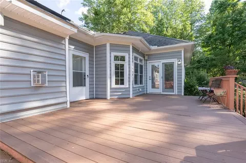Exterior - 732 Washington Dr, Chesapeake, VA 23322 photo 5 of 7