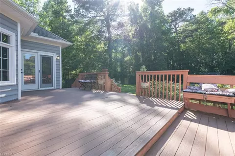 Exterior - 732 Washington Dr, Chesapeake, VA 23322 photo 4 of 7