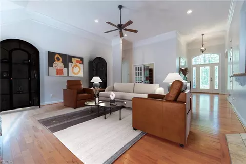 Living - 732 Washington Dr, Chesapeake, VA 23322 photo 4 of 6