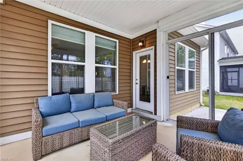 Exterior - 34 E Berkley Dr, Hampton, VA 23663 photo 5 of 8
