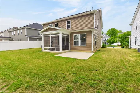 Exterior - 34 E Berkley Dr, Hampton, VA 23663 photo 6 of 8