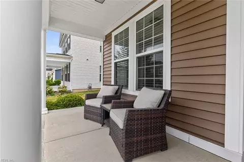 Exterior - 34 E Berkley Dr, Hampton, VA 23663 photo 3 of 8