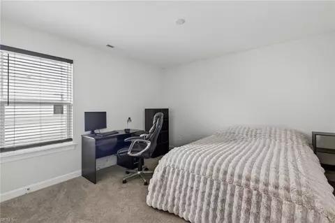 Bedroom - 34 E Berkley Dr, Hampton, VA 23663 photo 3 of 4