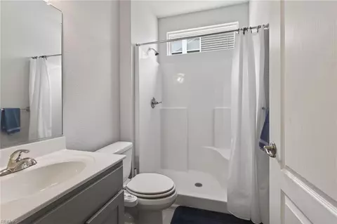 Bath - 34 E Berkley Dr, Hampton, VA 23663 photo 1 of 5