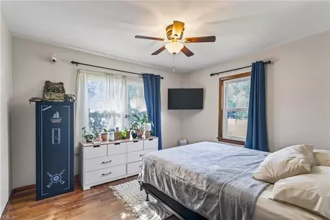 Bedroom - 20 Briar Dr, Hampton, VA 23661 photo 3 of 3