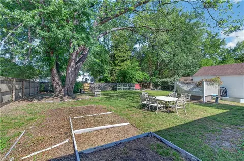 Exterior - 20 Briar Dr, Hampton, VA 23661 photo 7 of 7