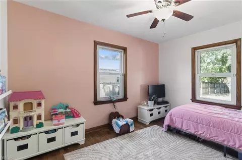Bedroom - 20 Briar Dr, Hampton, VA 23661 photo 1 of 3