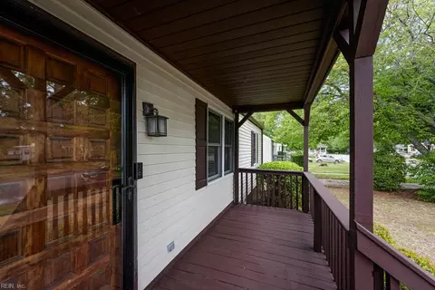 Exterior - 14 Quinn St, Hampton, VA 23669 photo 2 of 12