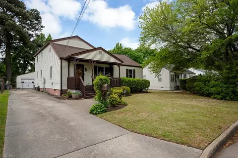 Exterior - 14 Quinn St, Hampton, VA 23669 photo 5 of 12