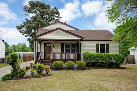 Exterior - 14 Quinn St, Hampton, VA 23669 photo 3 of 12
