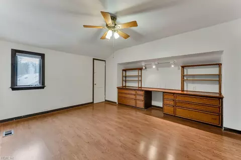 Bedroom - 14 Quinn St, Hampton, VA 23669 photo 4 of 5