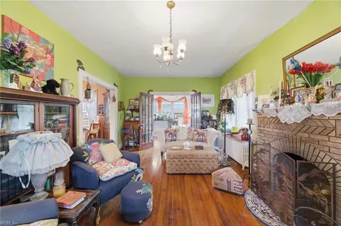 Living - 154 Alleghany Rd, Hampton, VA 23661 photo 1 of 2