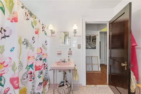 Bath - 154 Alleghany Rd, Hampton, VA 23661 photo 3 of 3