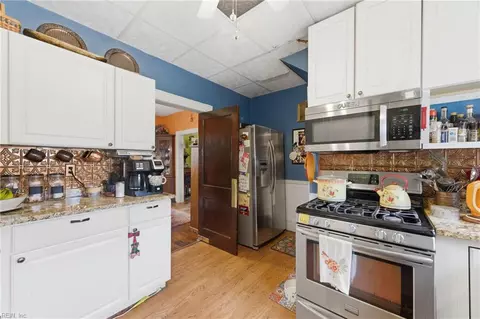 Kitchen - 154 Alleghany Rd, Hampton, VA 23661 photo 2 of 2