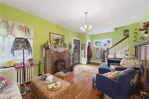 Living - 154 Alleghany Rd, Hampton, VA 23661 photo 2 of 2