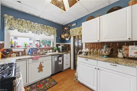 Kitchen - 154 Alleghany Rd, Hampton, VA 23661 photo 1 of 2