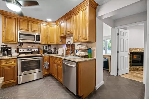 139 Eastwood Dr, Newport News, VA 23602