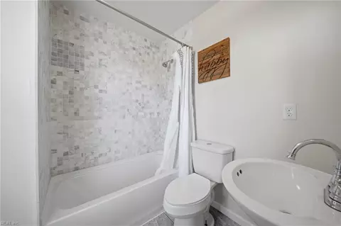 Bath - 1119 Seaboard Ave, Chesapeake, VA 23324 photo 2 of 2