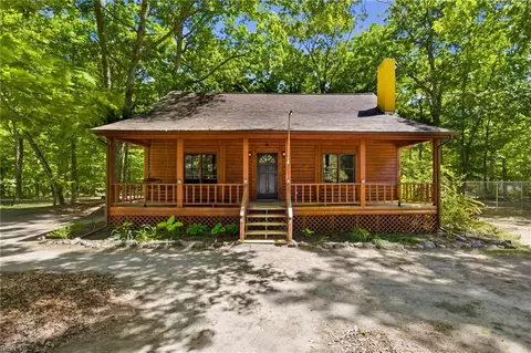 1534 Spring Grove Rd, Spring Grove, VA 23881