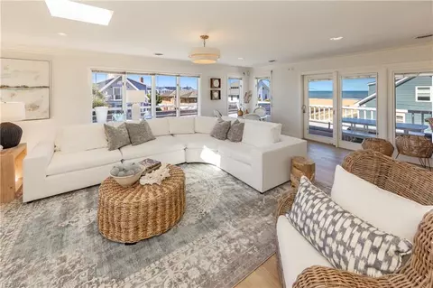 5207 Ocean Front Ave, Virginia Beach, VA 23451