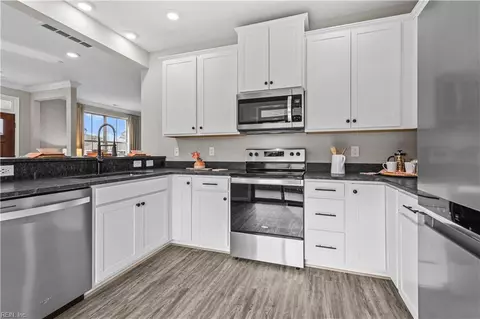 Kitchen - 1509 Watermark Way #1509, Hampton, VA 23666 photo 2 of 2