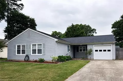 48 Sandy Lake Dr, Hampton, VA 23666