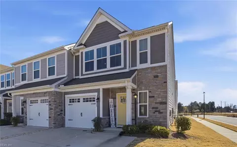 557 Bright Red Rn Run, Chesapeake, VA 23323