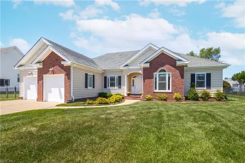 1813 Royale Walk Dr, Virginia Beach, VA 23456