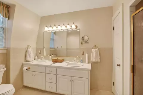 Bath - 1103 Pine Valley Dr, Suffolk, VA 23434 photo 5 of 6