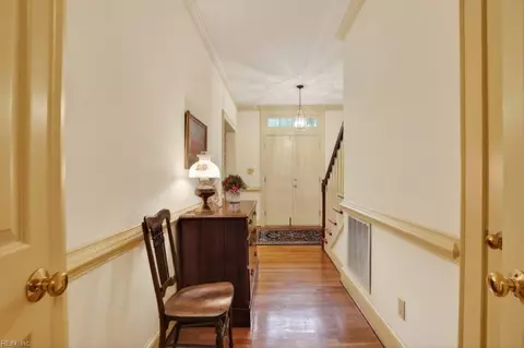 Entry Way - 1103 Pine Valley Dr, Suffolk, VA 23434 photo 2 of 4