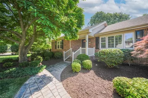 798 Sheraton Dr, Virginia Beach, VA 23452