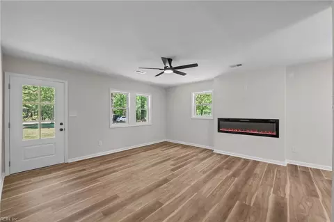 Living - 1949 Shipyard Rd, Chesapeake, VA 23323 photo 5 of 6