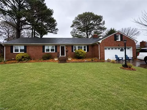 124 Conference Ct, Virginia Beach, VA 23462