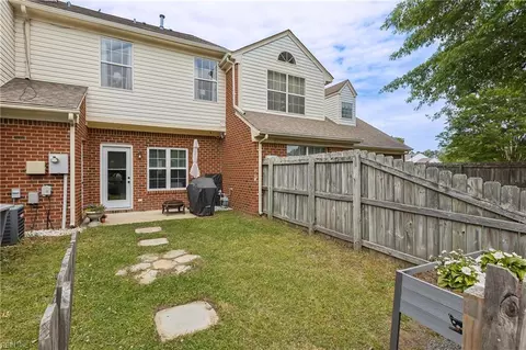 Exterior - 323 Westview Dr, Hampton, VA 23666 photo 4 of 4