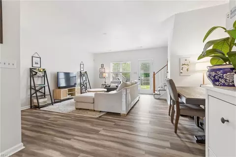 Entry Way - 323 Westview Dr, Hampton, VA 23666 photo 1 of 3
